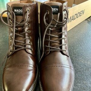 New and in box Men’s Steve Madden zip up boots. Size 11.Great for ANY OCCASION